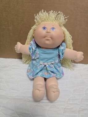 Vtg 1993 Cabbage Patch Kids Blue Eyes Blond Yellow Hair Blue Dress/Panties EUC.